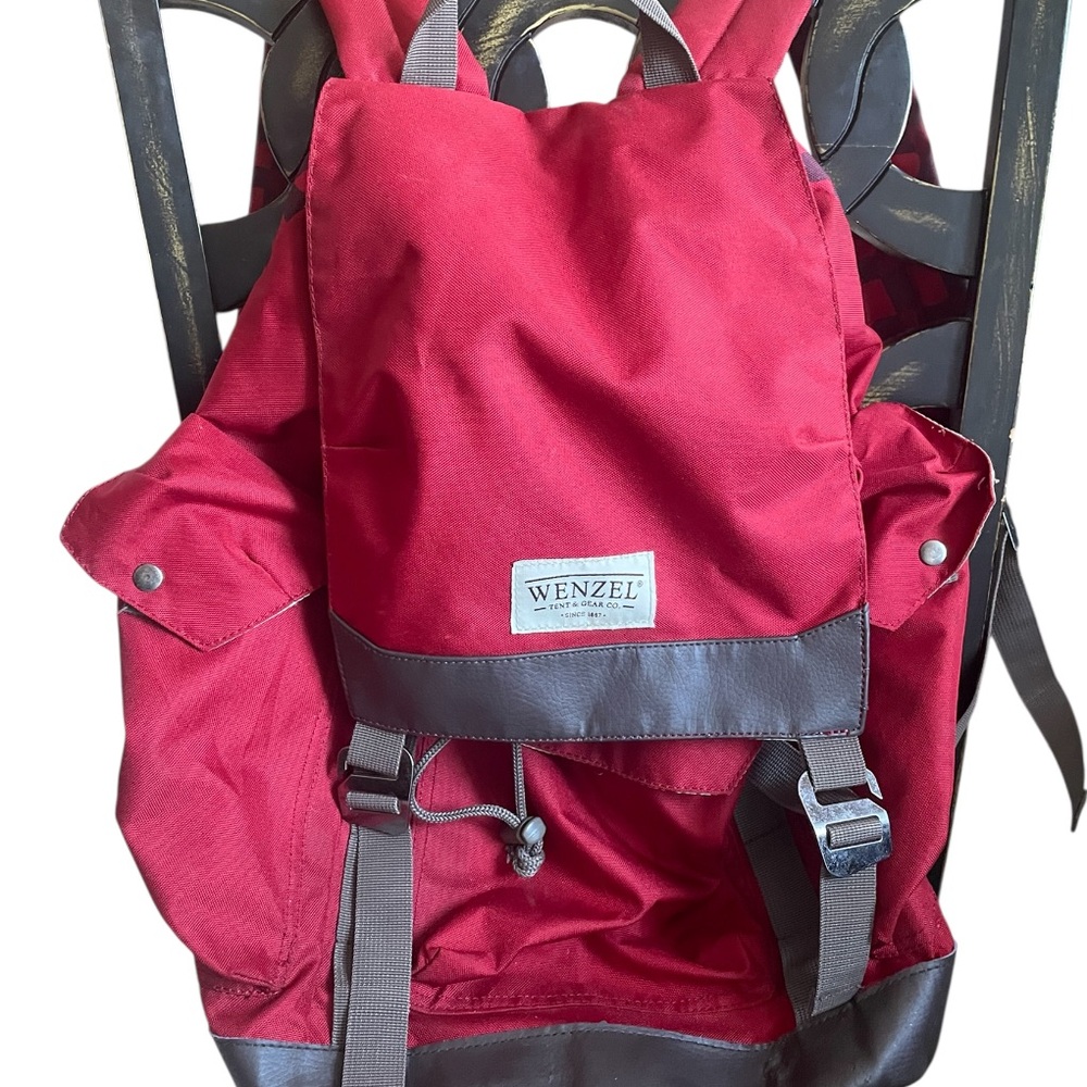 Wenzel Red Backpack – Vintage Outdoor Style